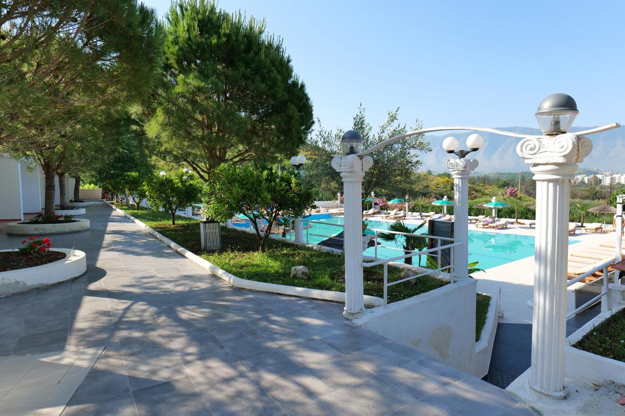 Edva Resort Radhimë Exteriör bild