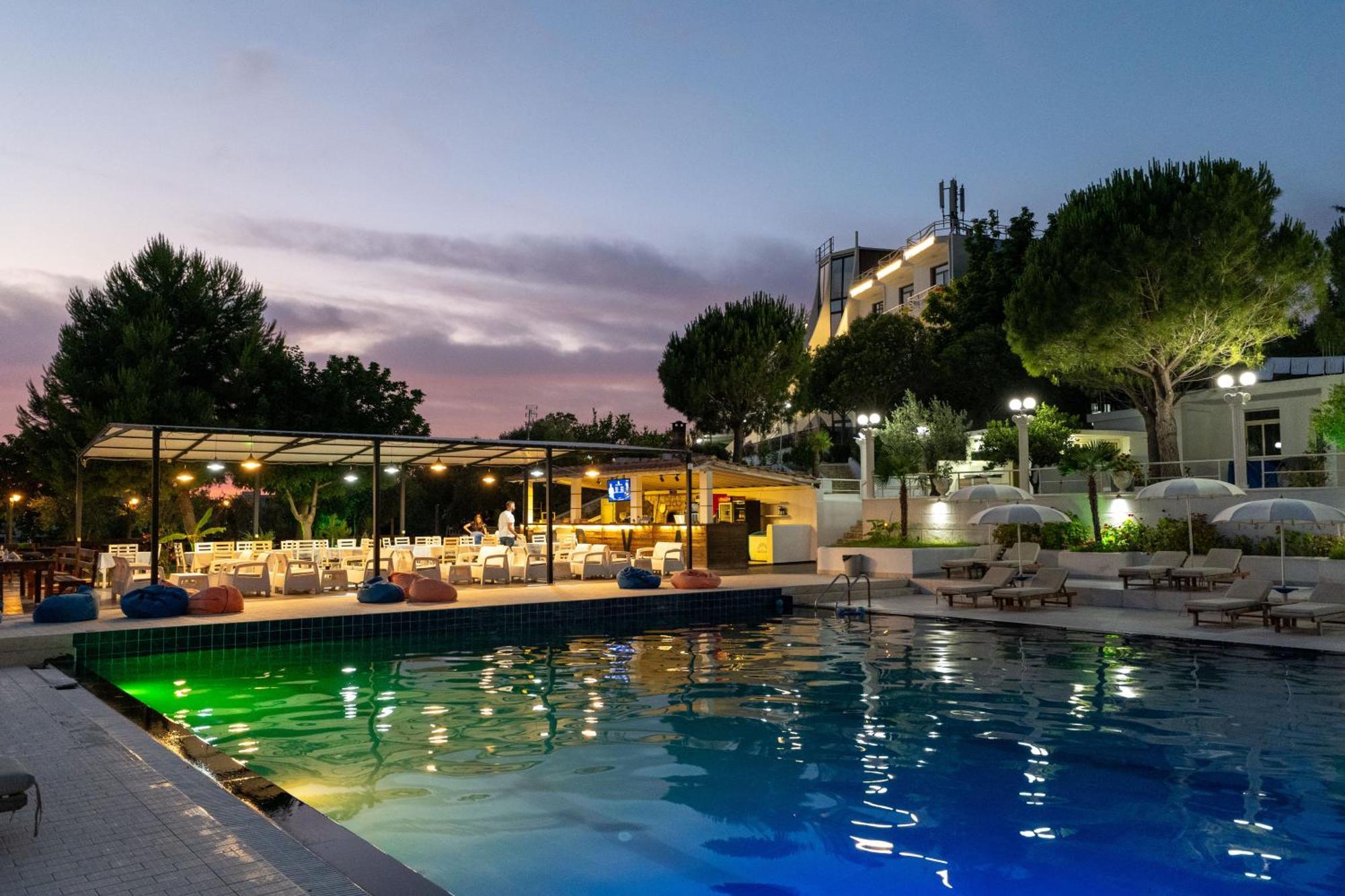 Edva Resort Radhimë Exteriör bild