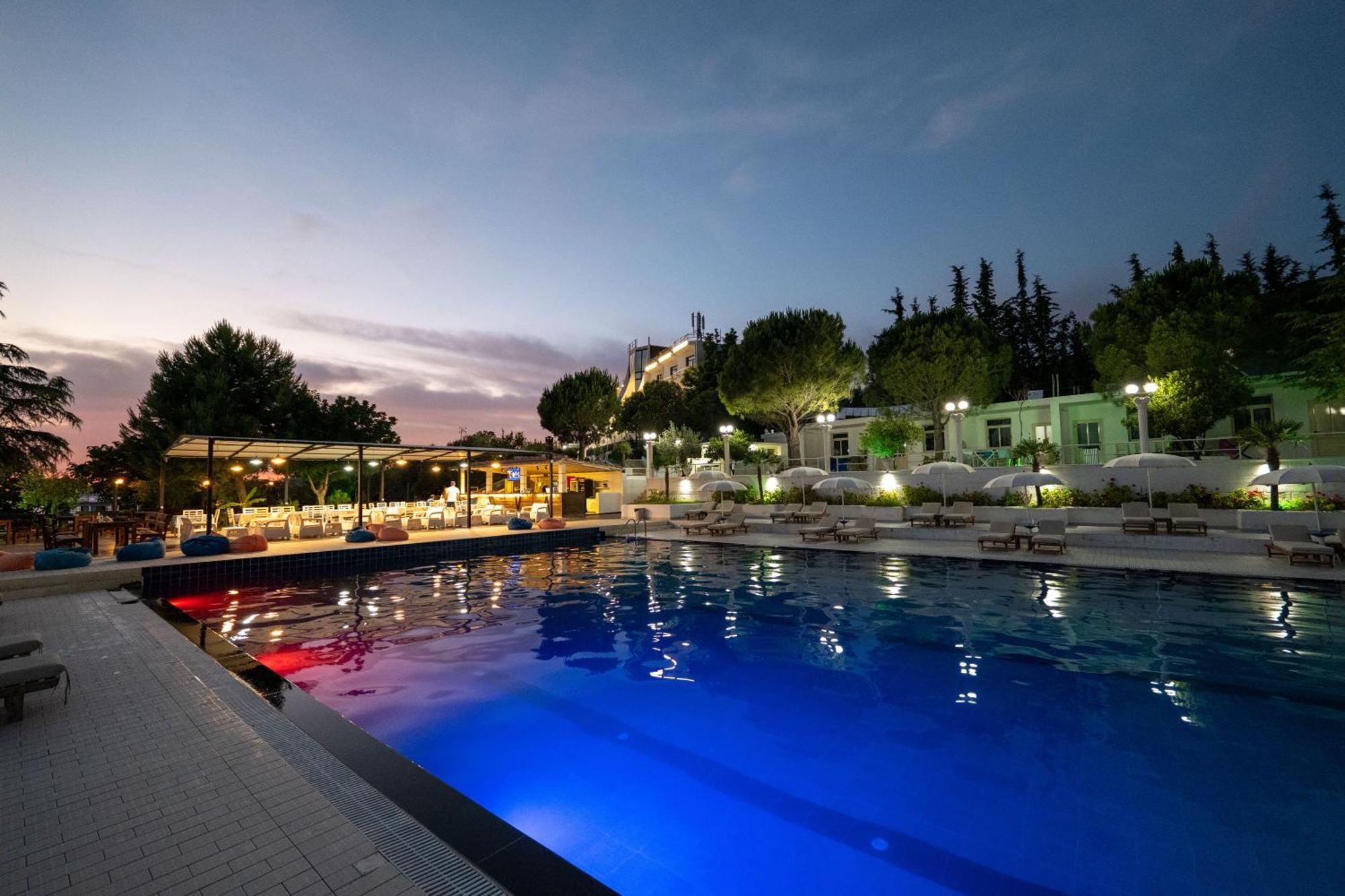 Edva Resort Radhimë Exteriör bild