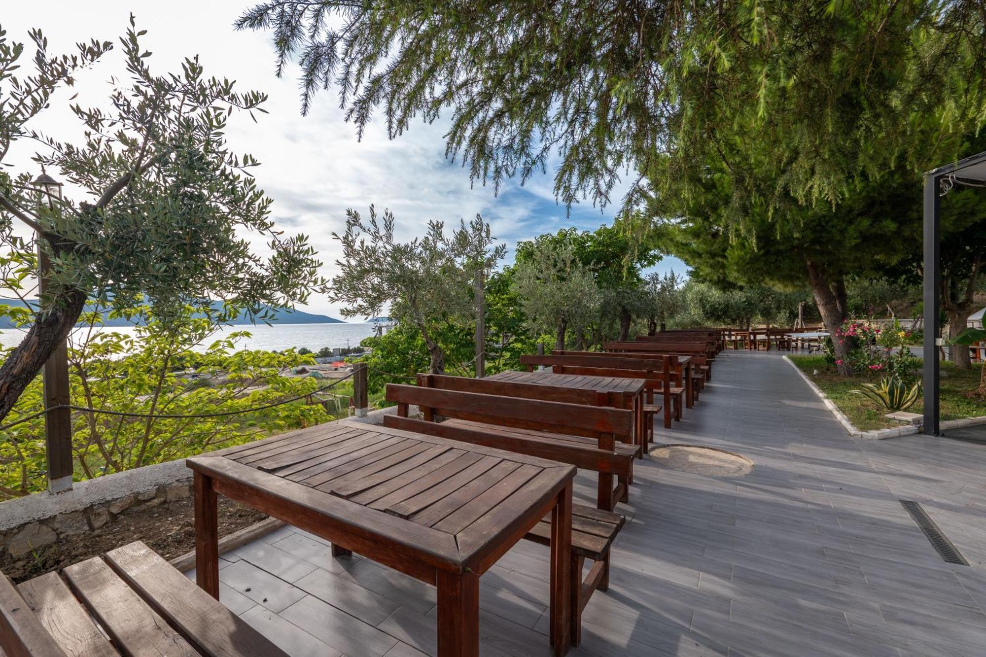 Edva Resort Radhimë Exteriör bild
