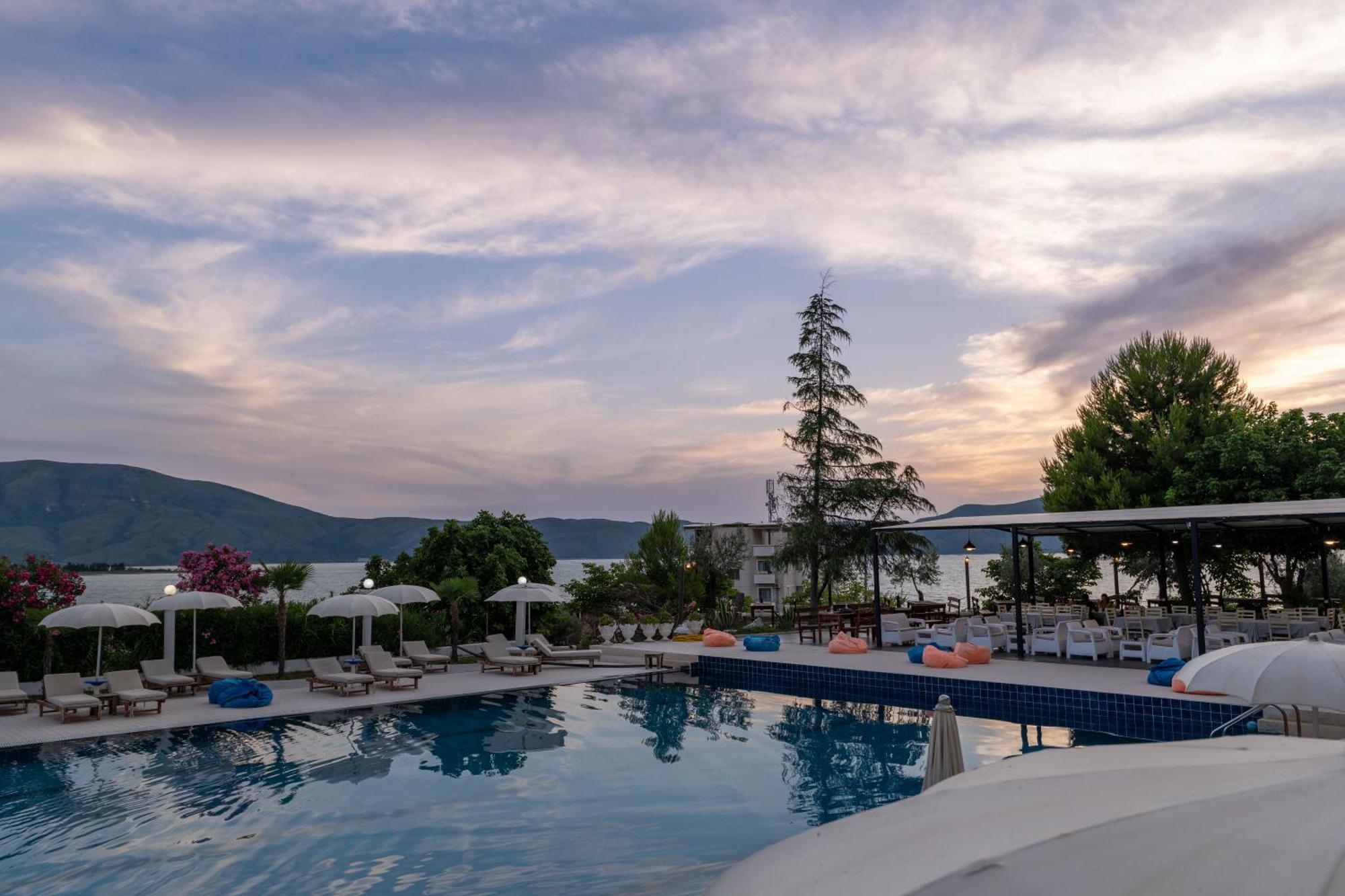 Edva Resort Radhimë Exteriör bild