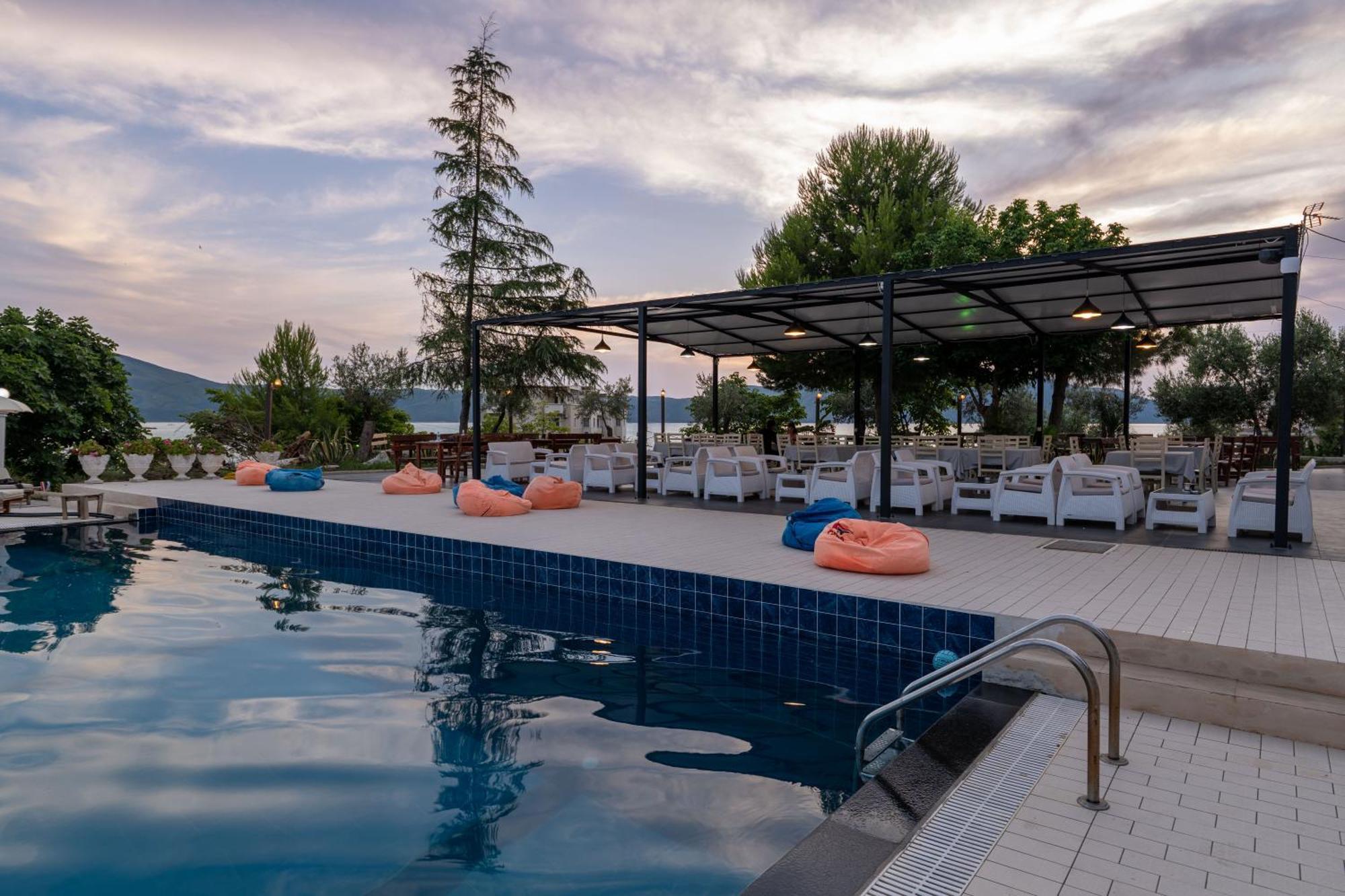 Edva Resort Radhimë Exteriör bild