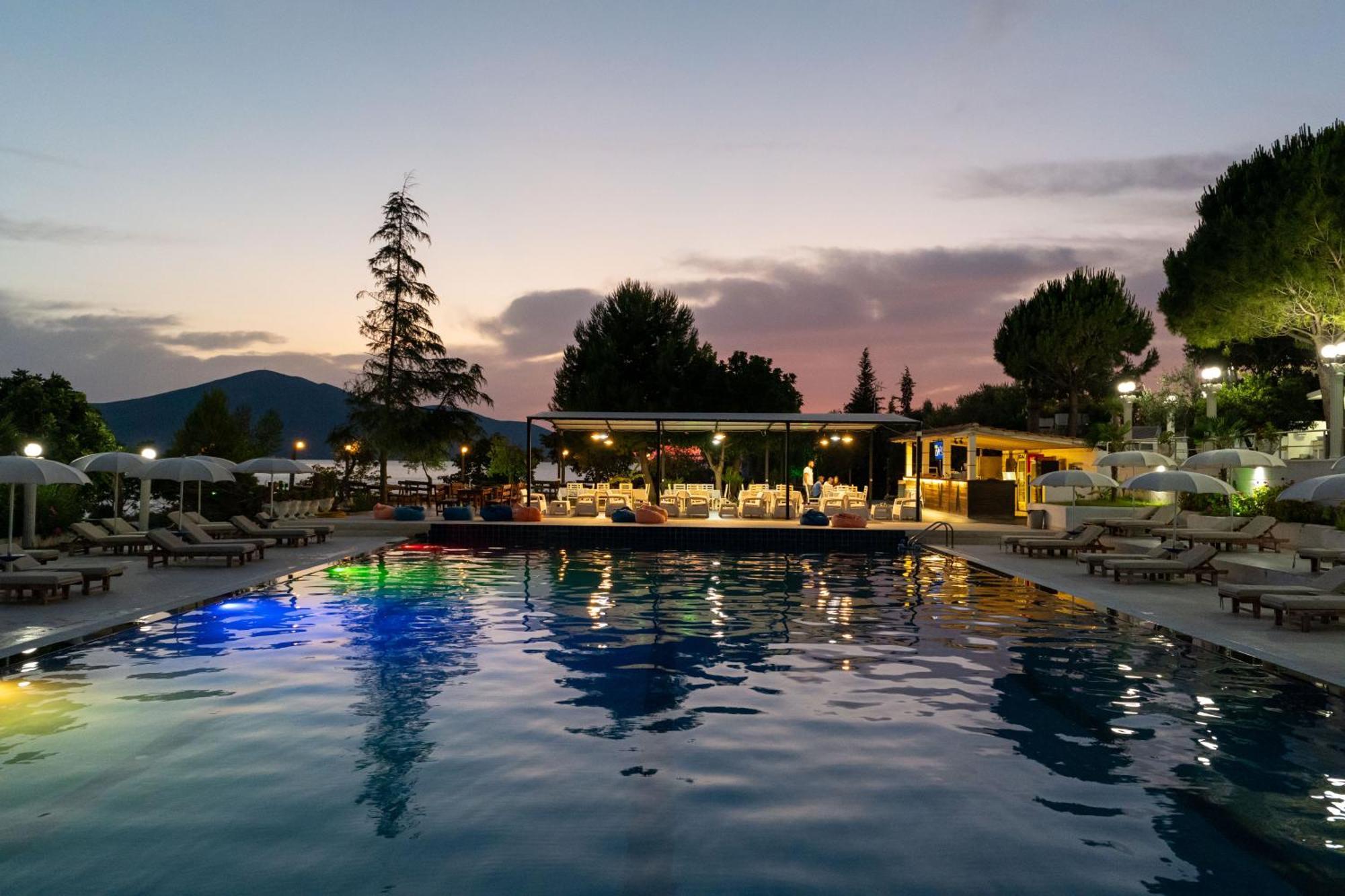 Edva Resort Radhimë Exteriör bild