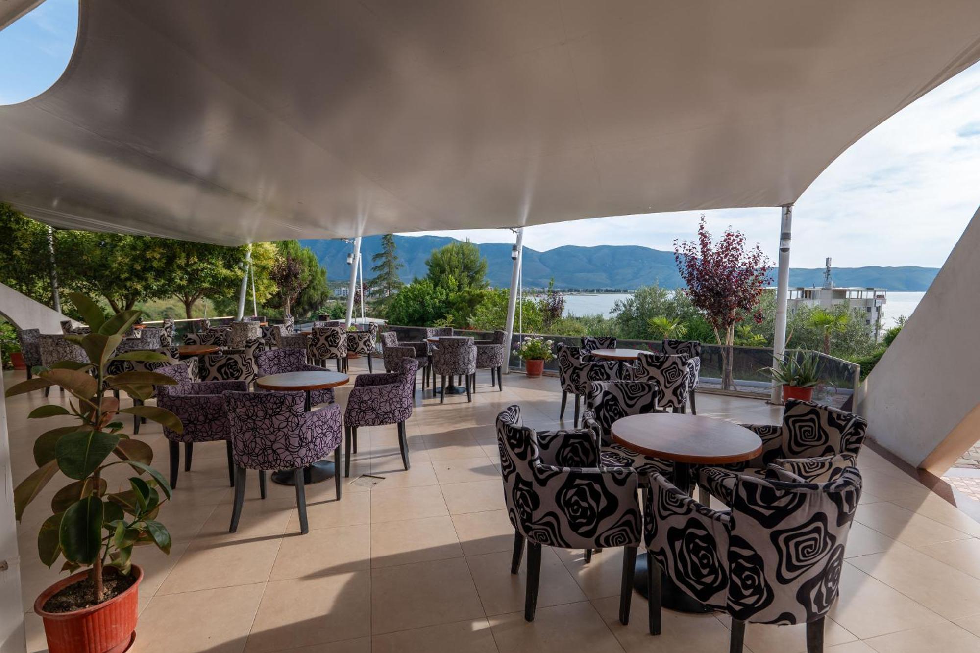 Edva Resort Radhimë Exteriör bild