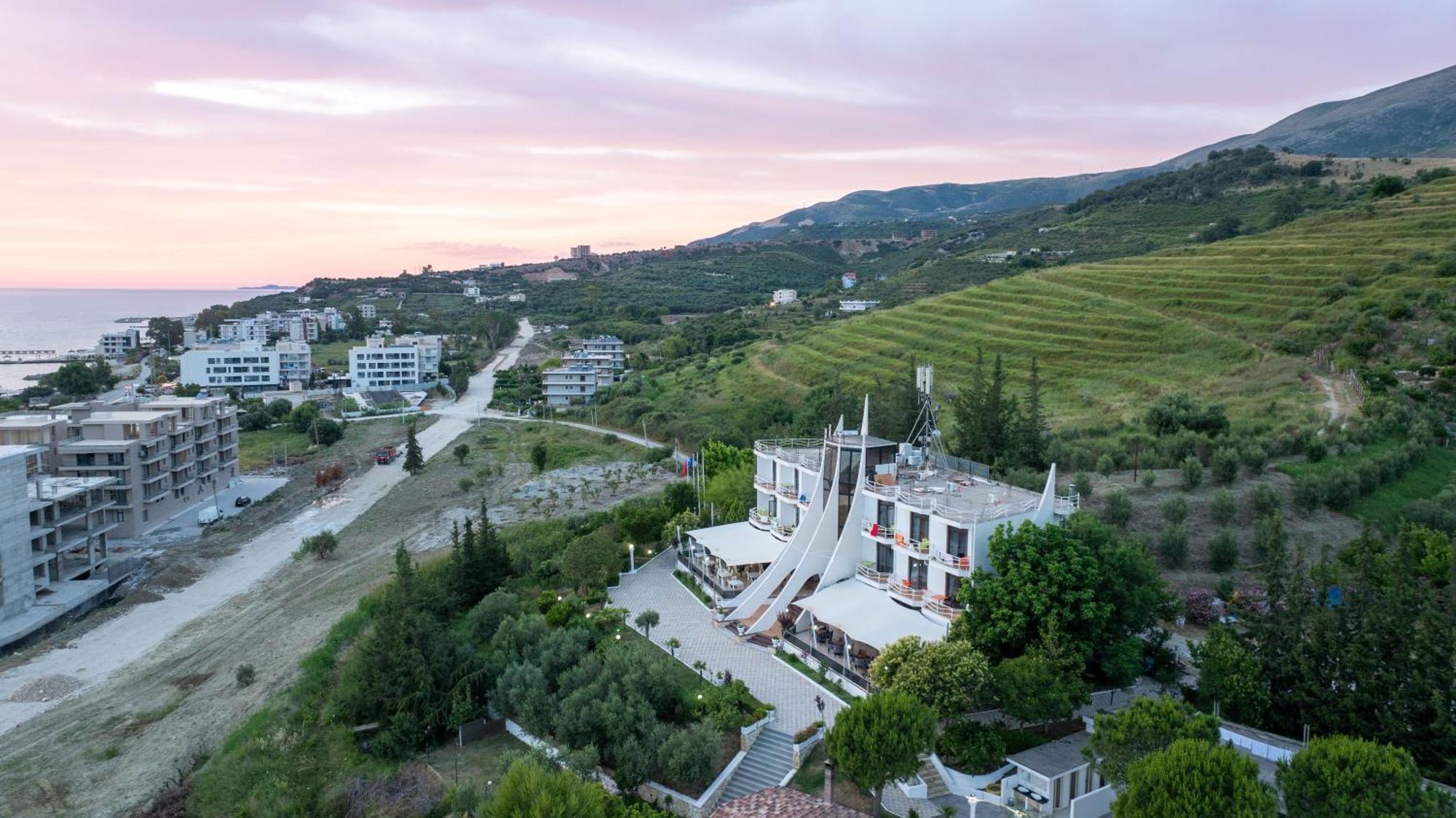 Edva Resort Radhimë Exteriör bild