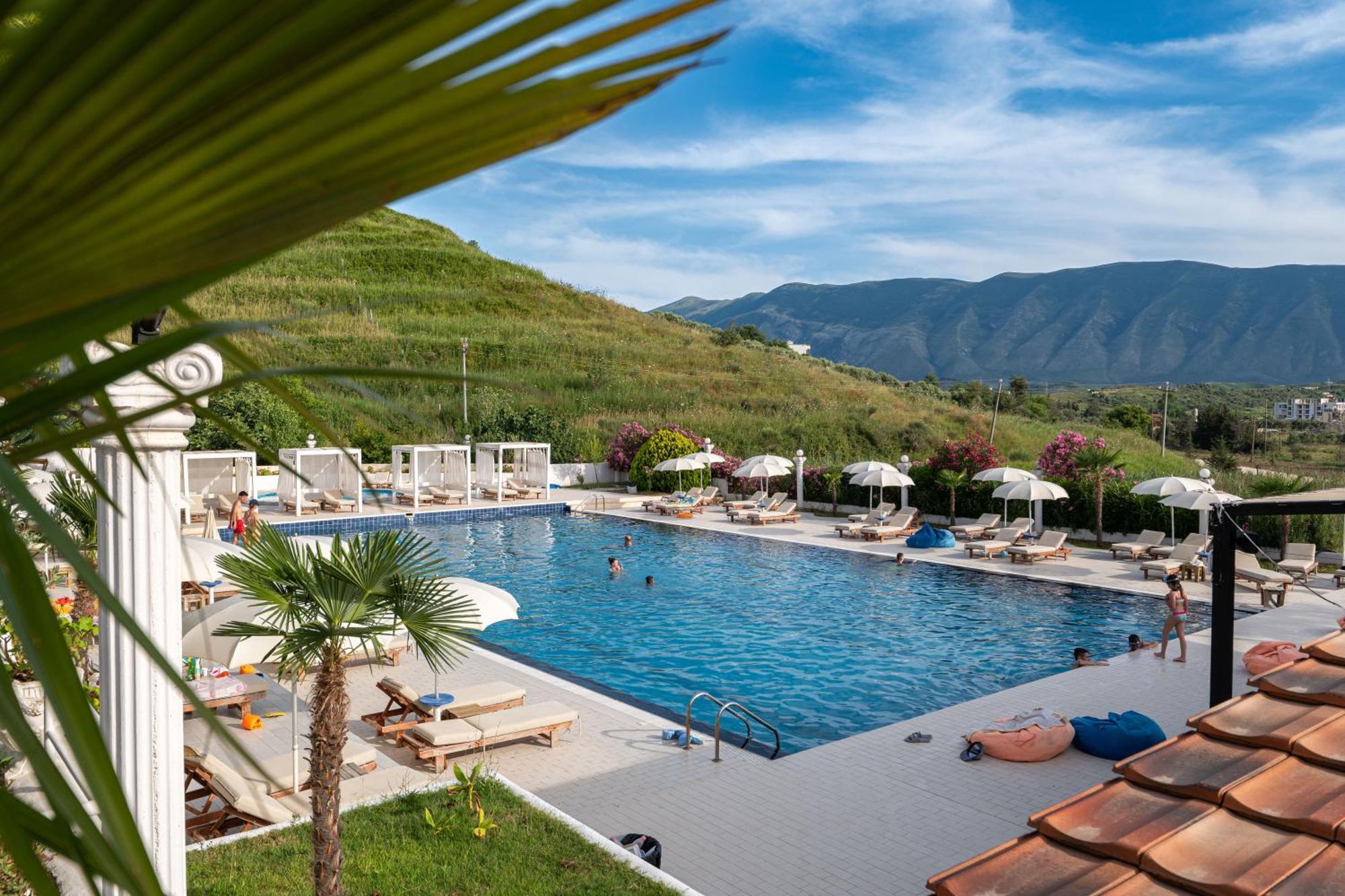 Edva Resort Radhimë Exteriör bild