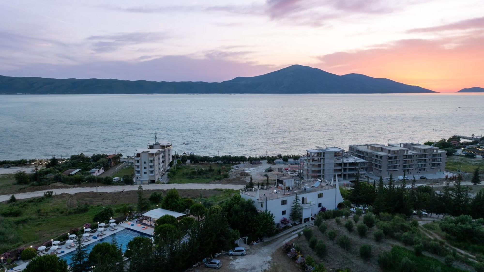Edva Resort Radhimë Exteriör bild