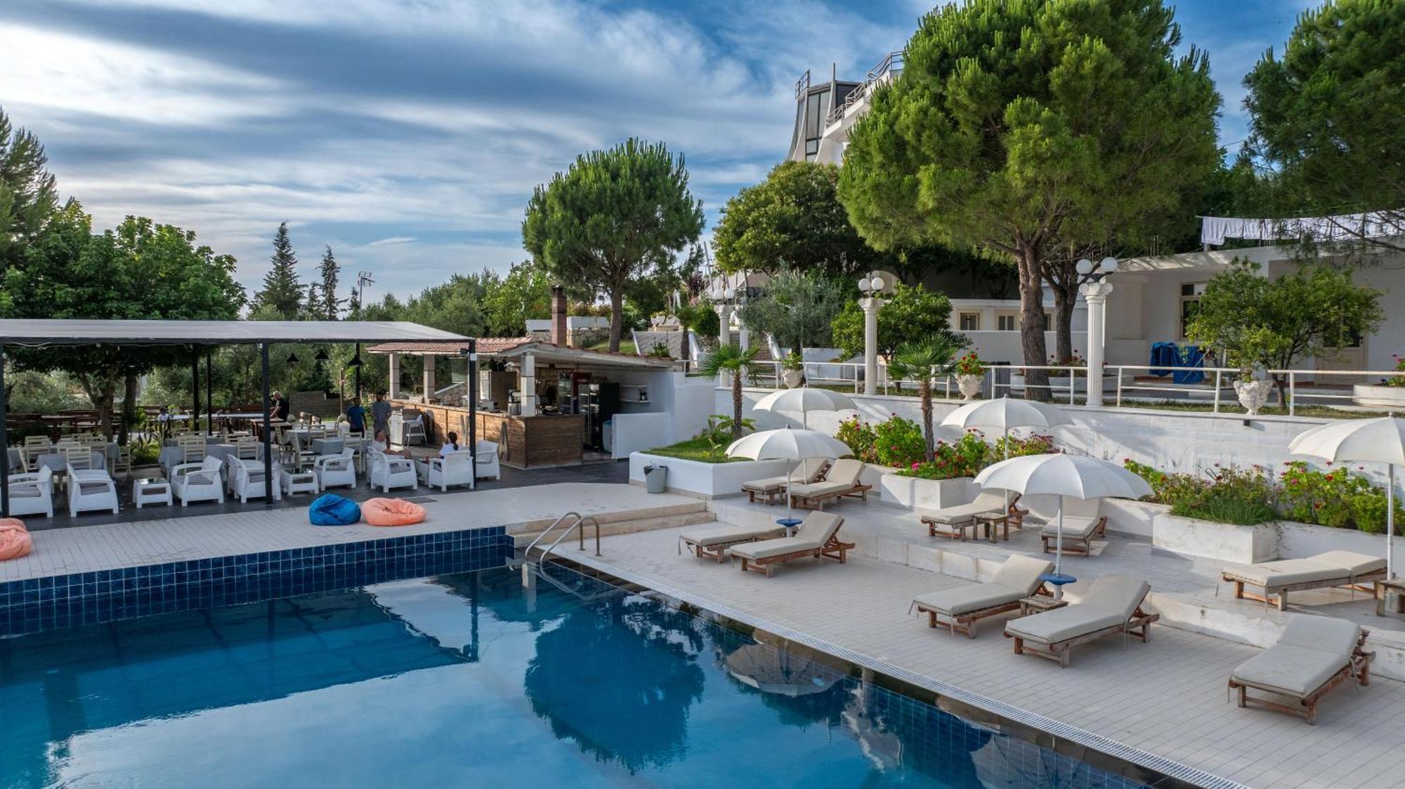 Edva Resort Radhimë Exteriör bild