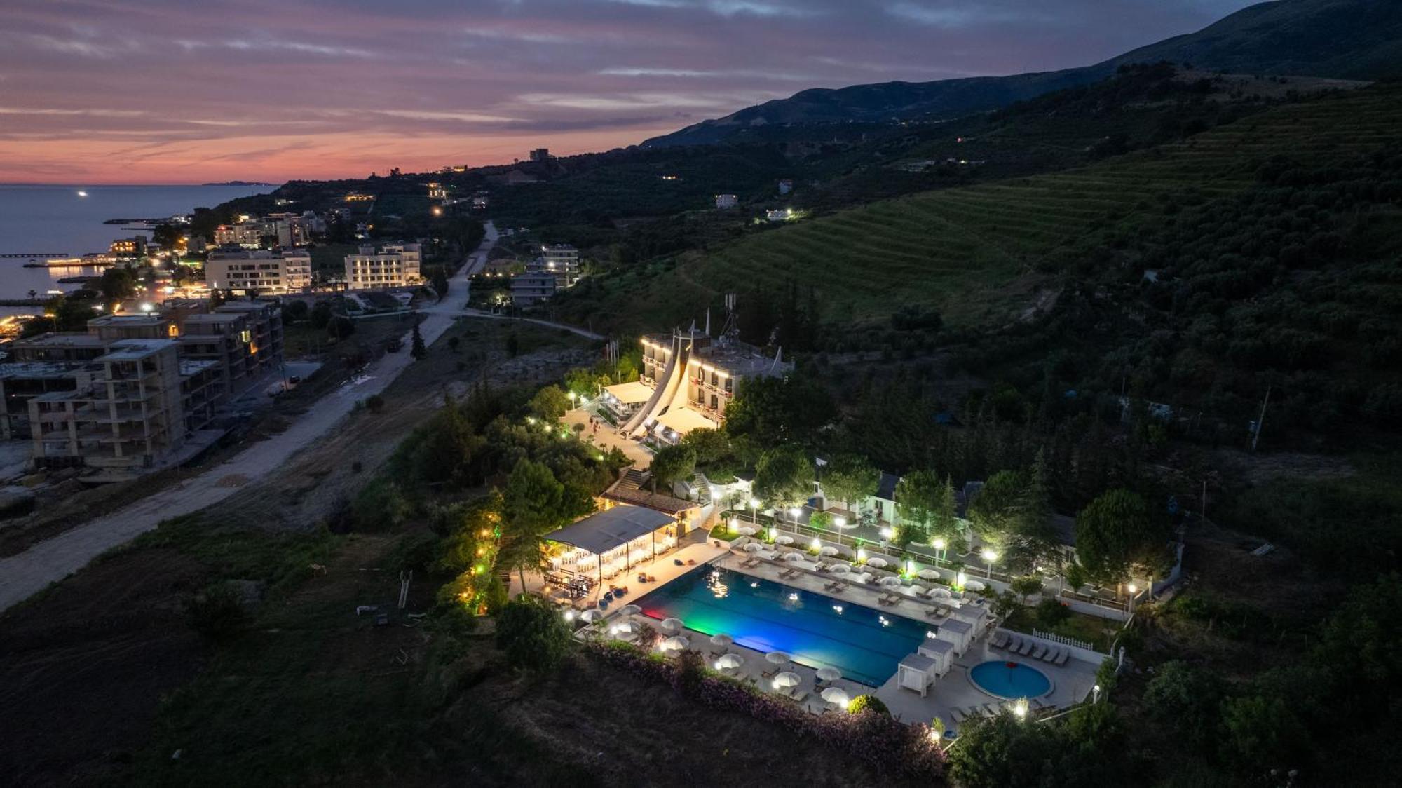Edva Resort Radhimë Exteriör bild
