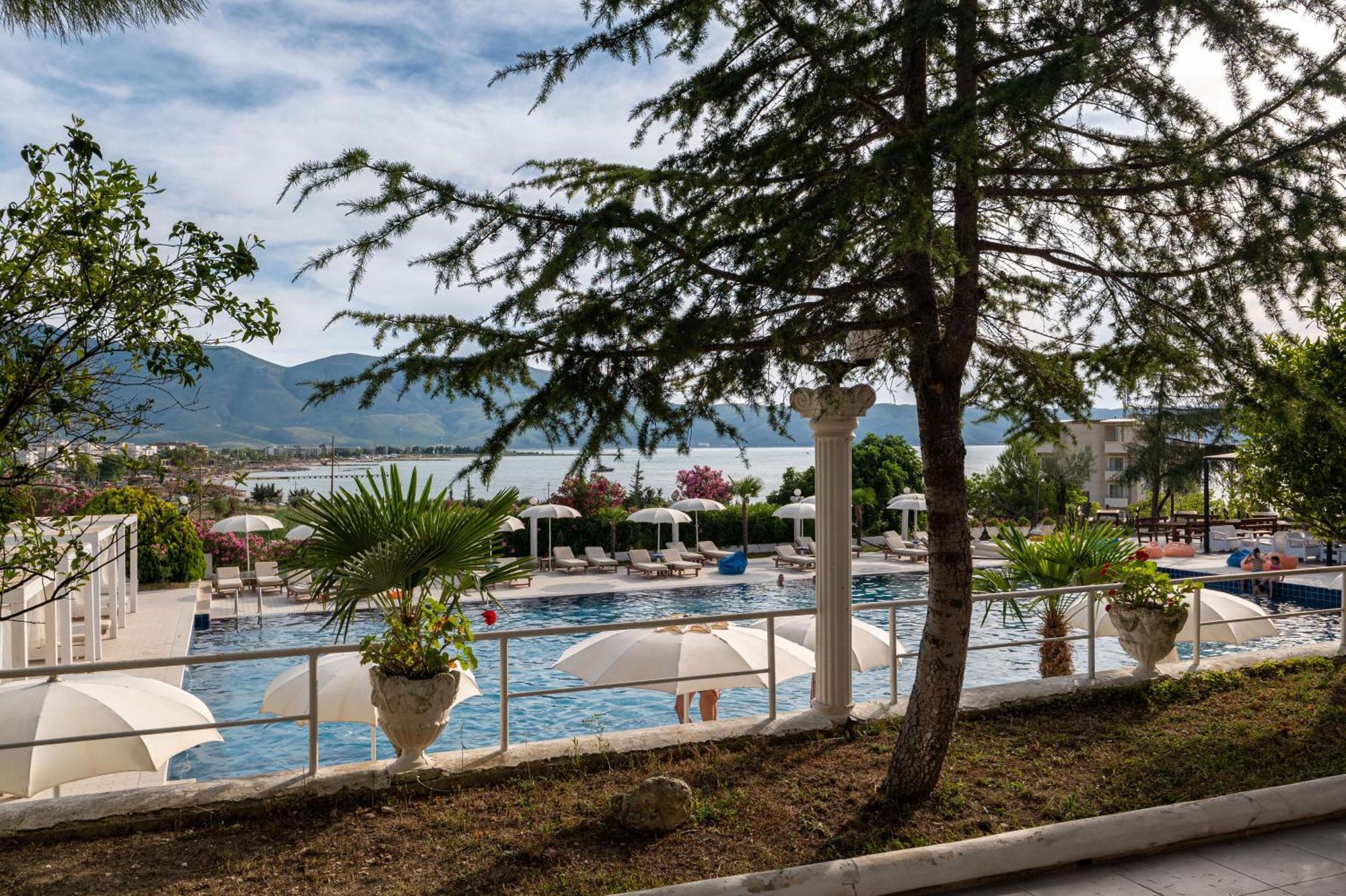 Edva Resort Radhimë Exteriör bild